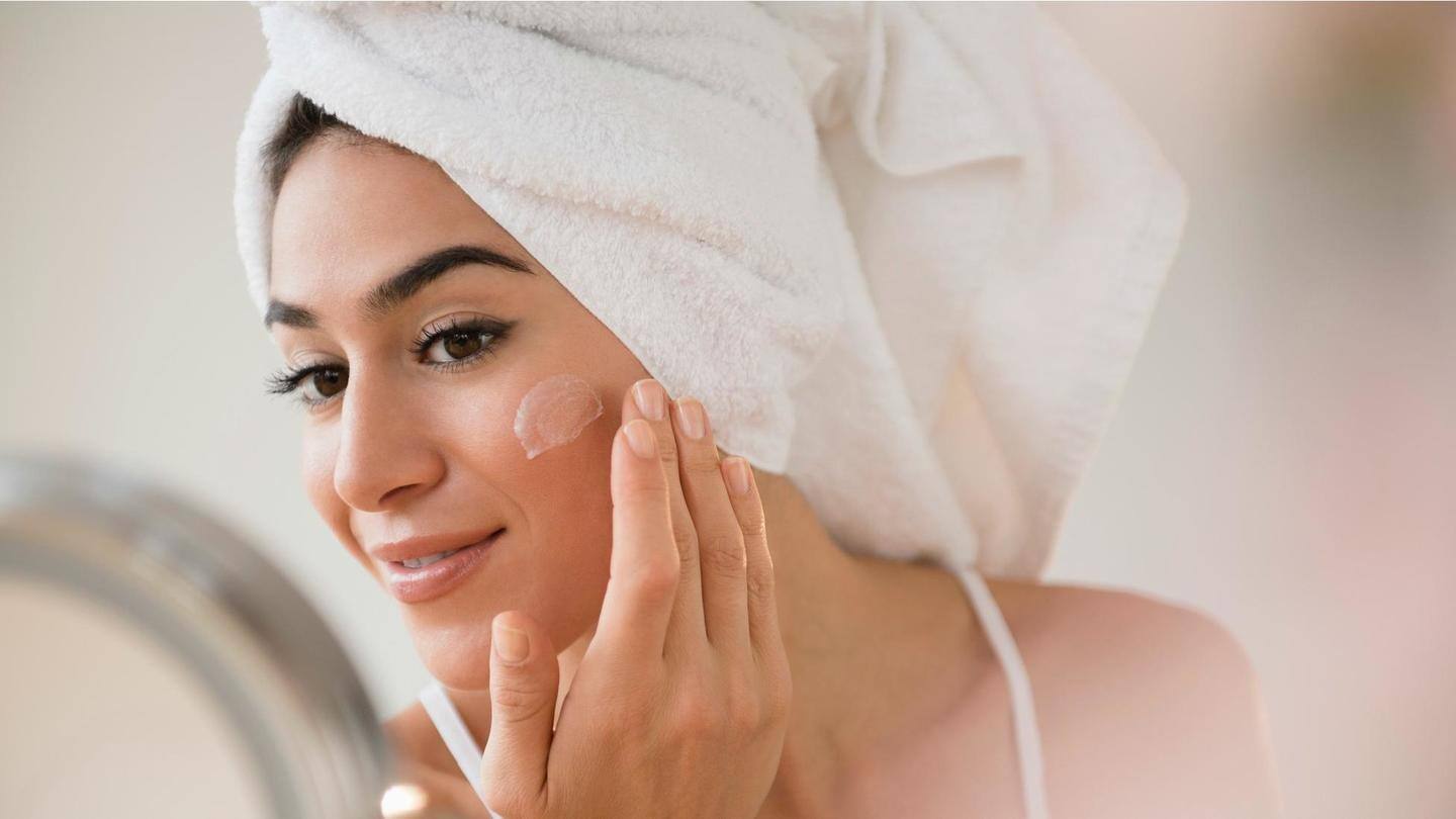 Moisturize and evenly apply your primer Moisturize and evenly apply your primer
