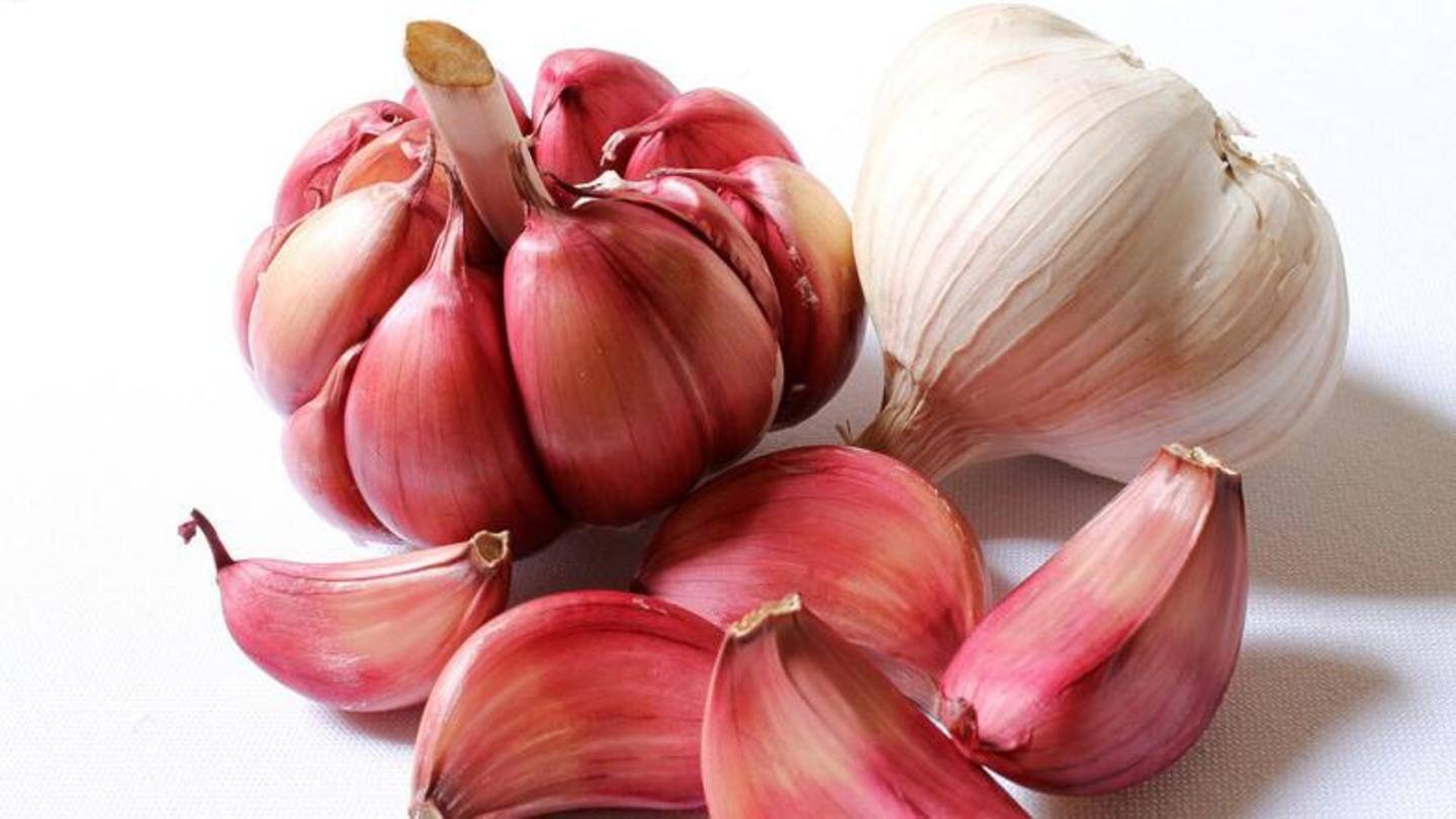 Garlic is rich in zinc, calcium; strengthens hair follicles Garlic is rich in zinc, calcium; strengthens hair follicles