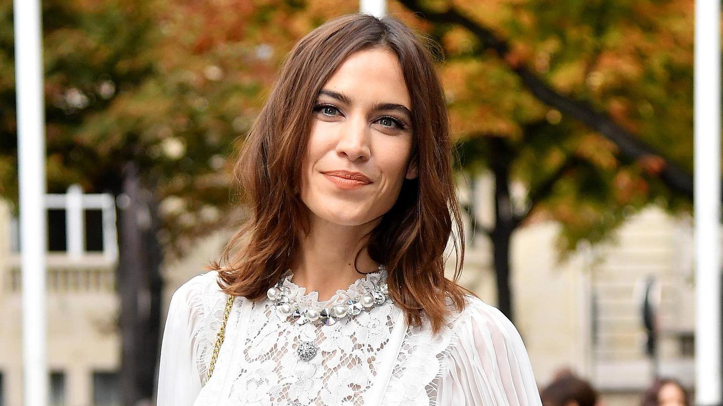 Middle length hair due to the pandemic? It's trending too Middle length hair due to the pandemic? It's trending too
