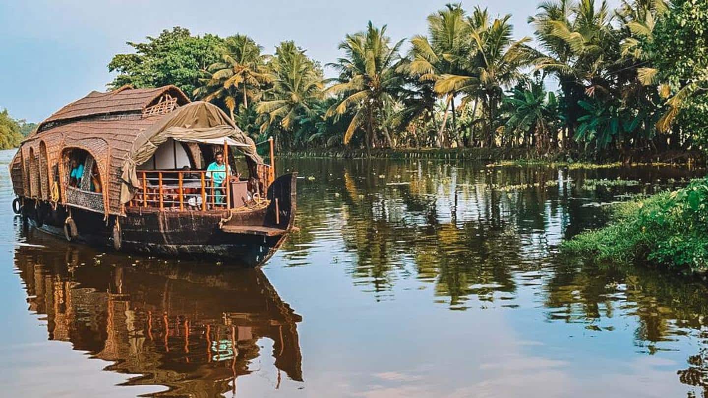 Spend a night on board a Kettuvallam with your family Spend a night on board a Kettuvallam with your family