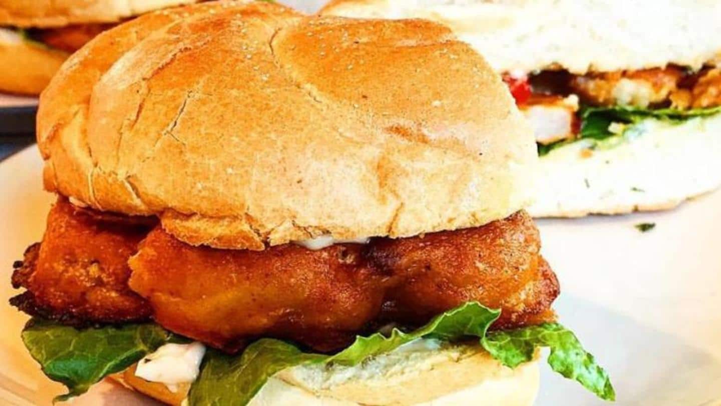 Crunchy and crispy cauliflower sandwich with romesco sauce Crunchy and crispy cauliflower sandwich with romesco sauce