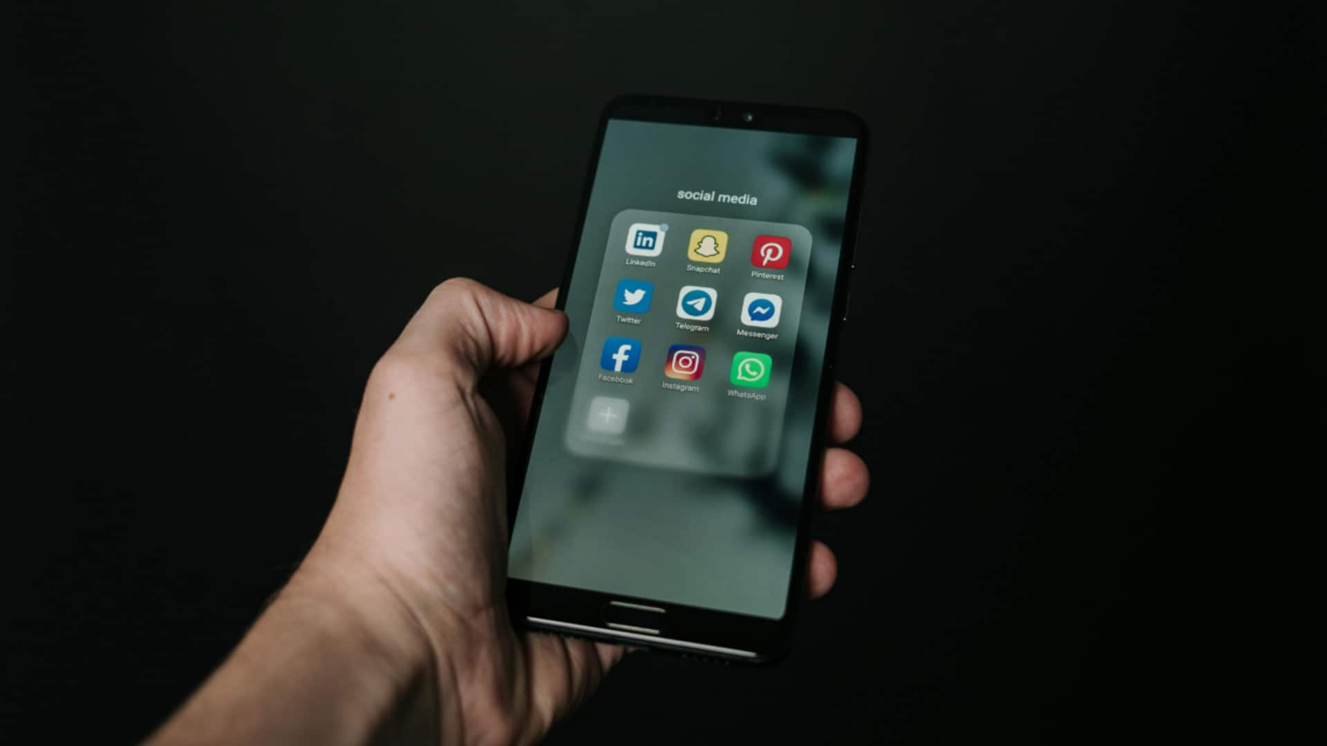 Pakistan warns it may block social media platforms for non-compliance