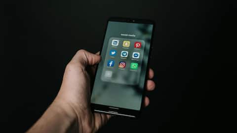 Pakistan warns it may block social media platforms for non-compliance