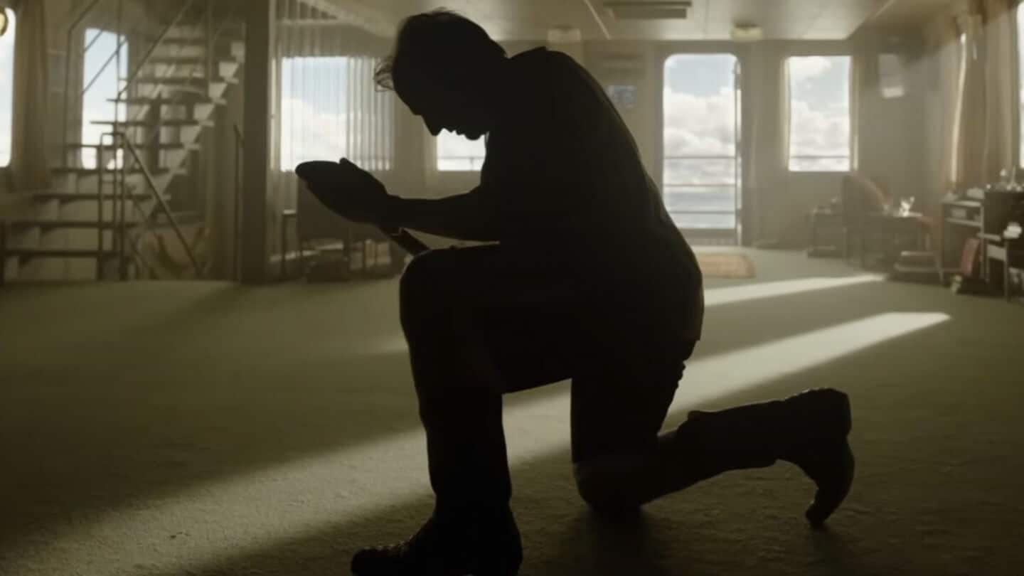 Tom Cruise brings the moves, and a shovel, for 'Digger'