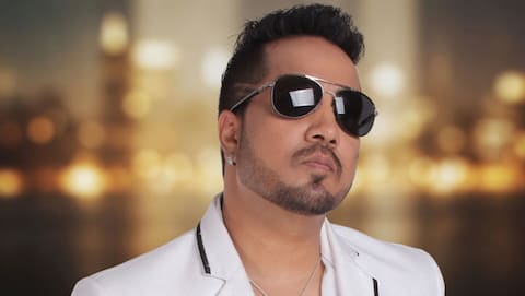 'I'll personally talk...': Mika Singh backs Ranveer amid ban row