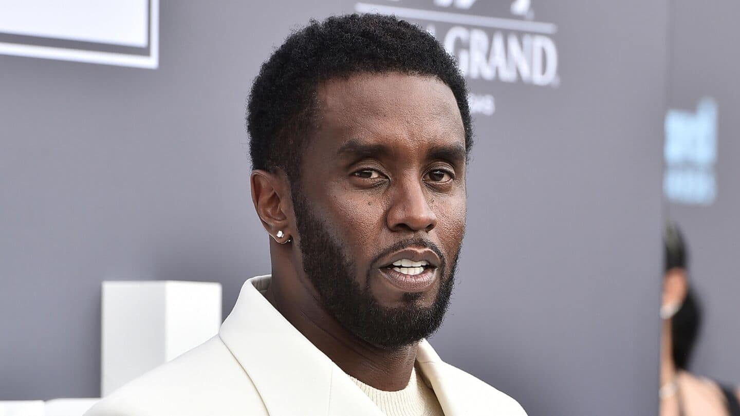 Inmates gave standing ovation to Diddy after sex crime acquittal Inmates gave standing ovation to Diddy after sex crime acquittal