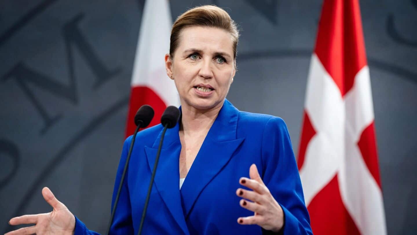 Rather have kids smoke than use social media: Danish PM