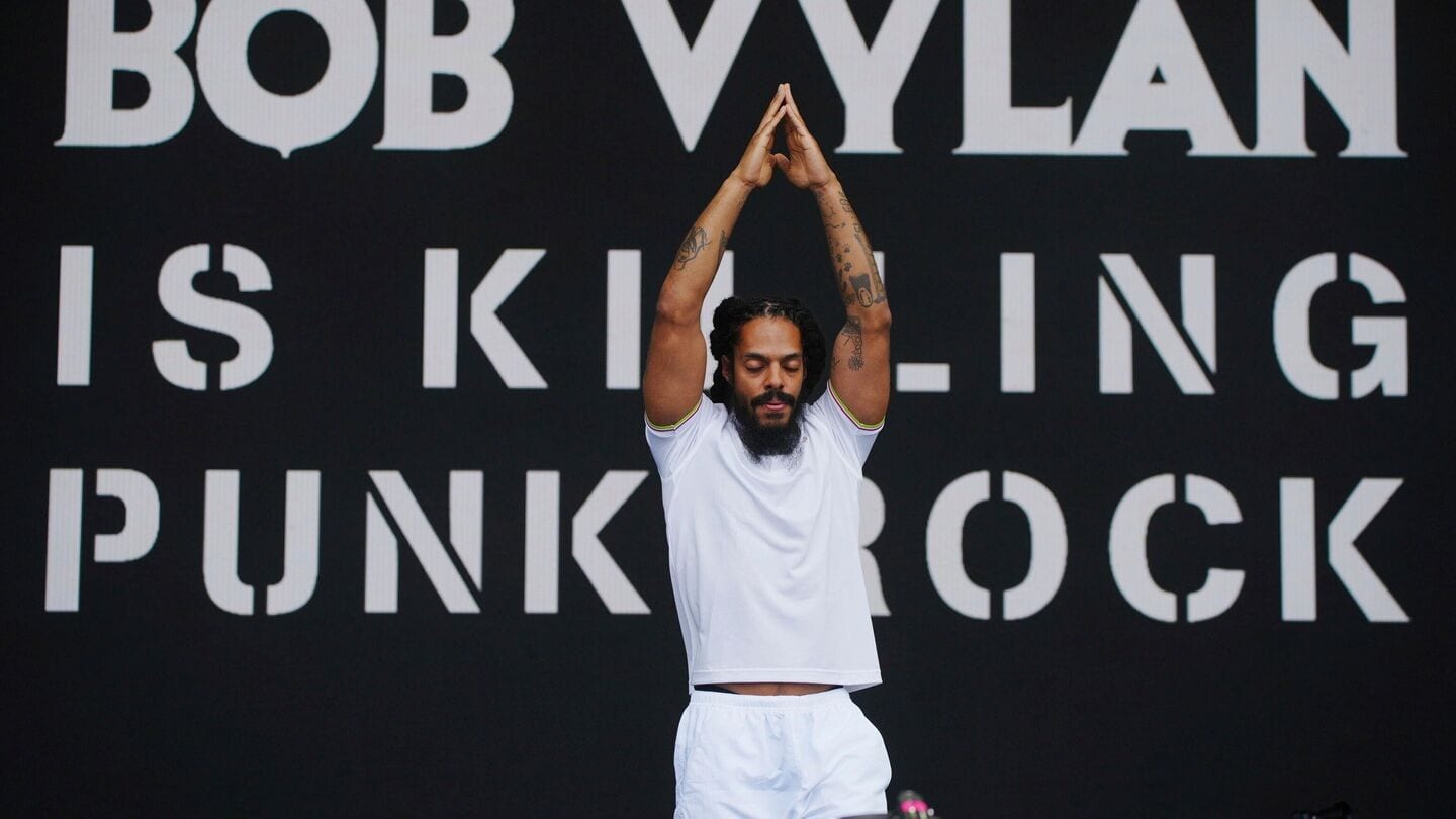 'Death to IDF': Agency drops Bob Vylan after Glastonbury row 'Death to IDF': Agency drops Bob Vylan after Glastonbury row