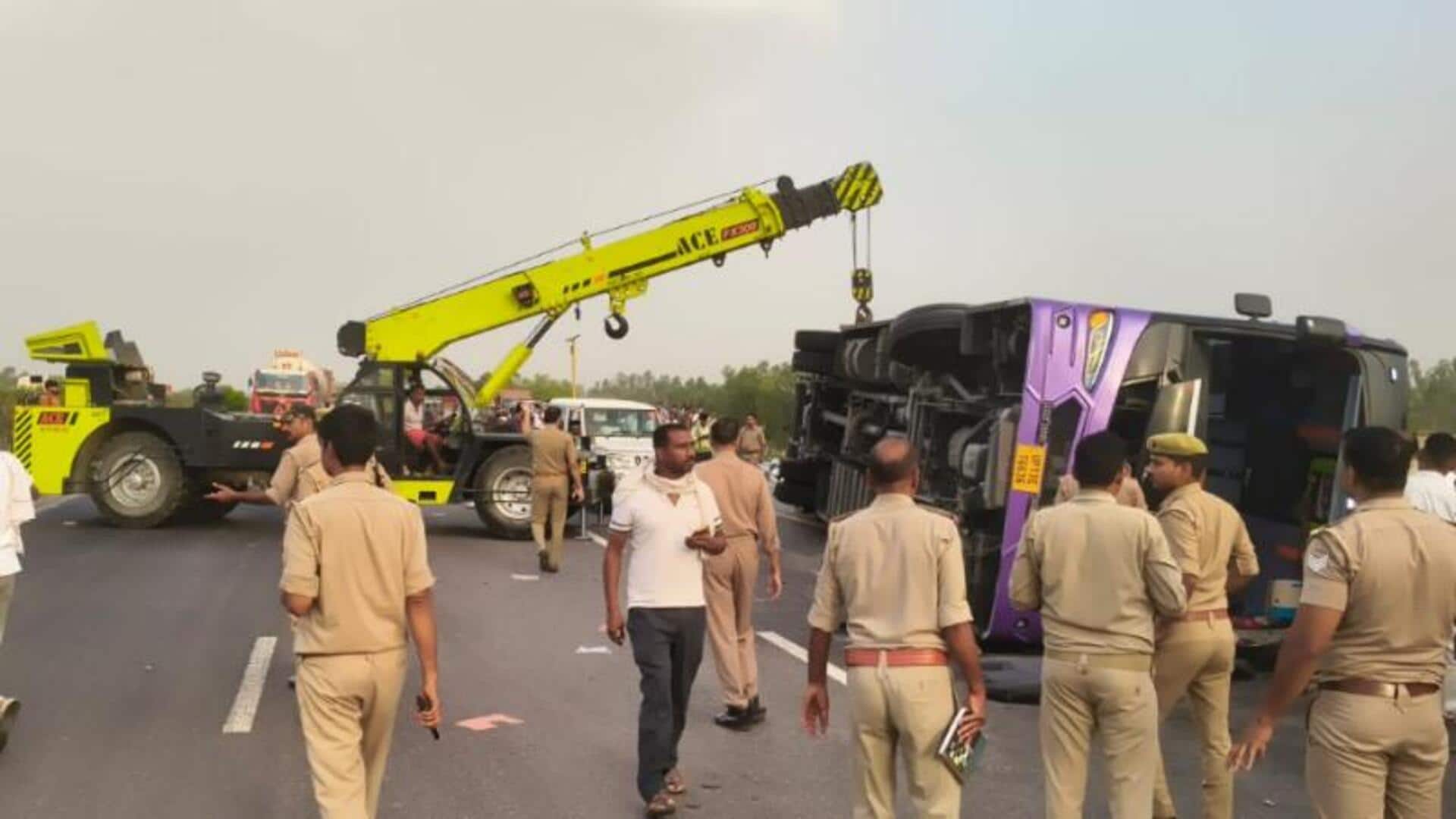 6 killed, 21 injured as bus overturns on Lucknow-Agra Expressway