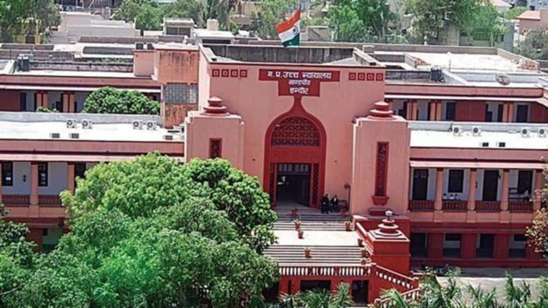 MP cops detain 18-year-old student from moving bus, frame him