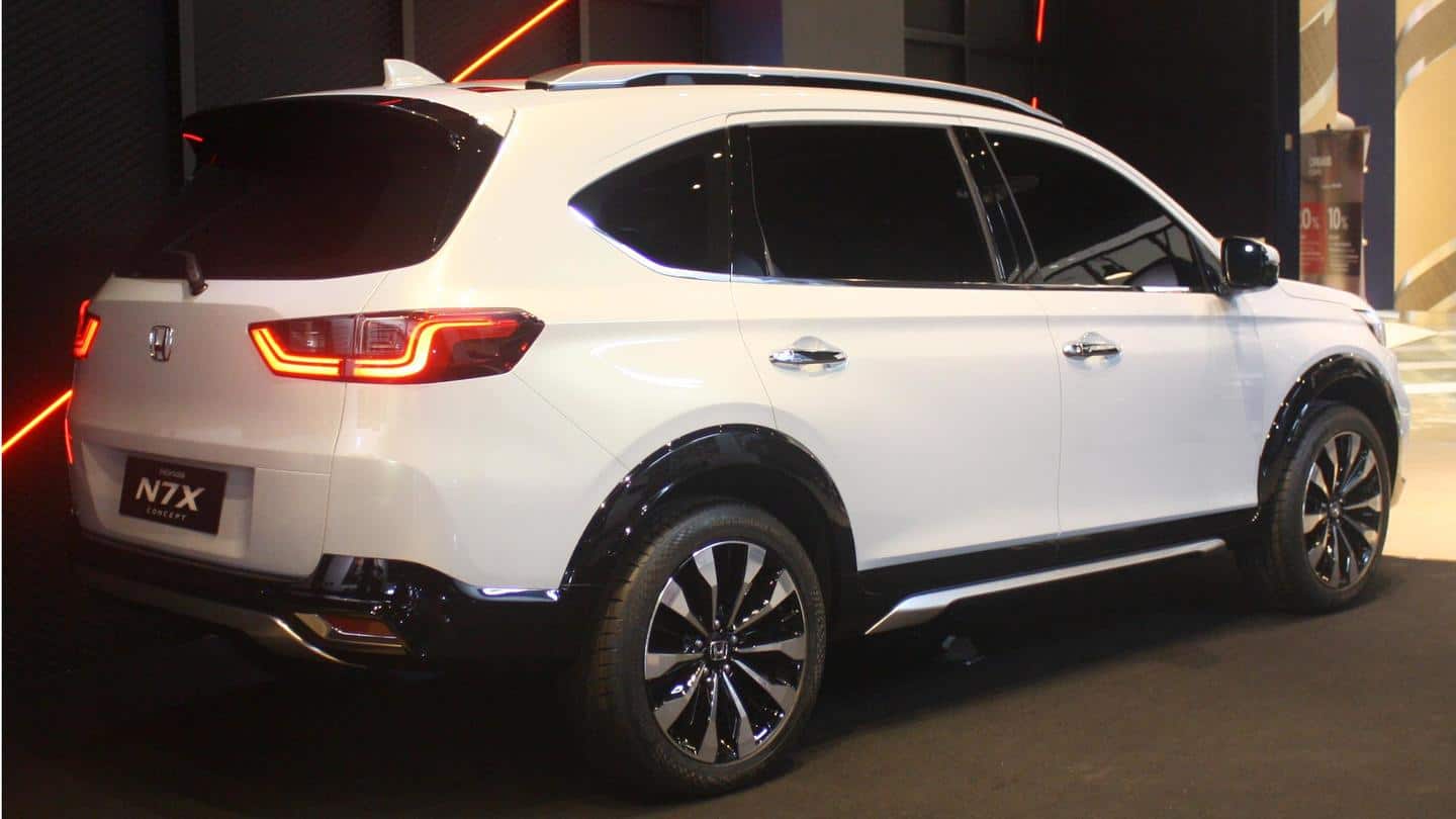 It sports a chrome-finished multi-slat grille It sports a chrome-finished multi-slat grille