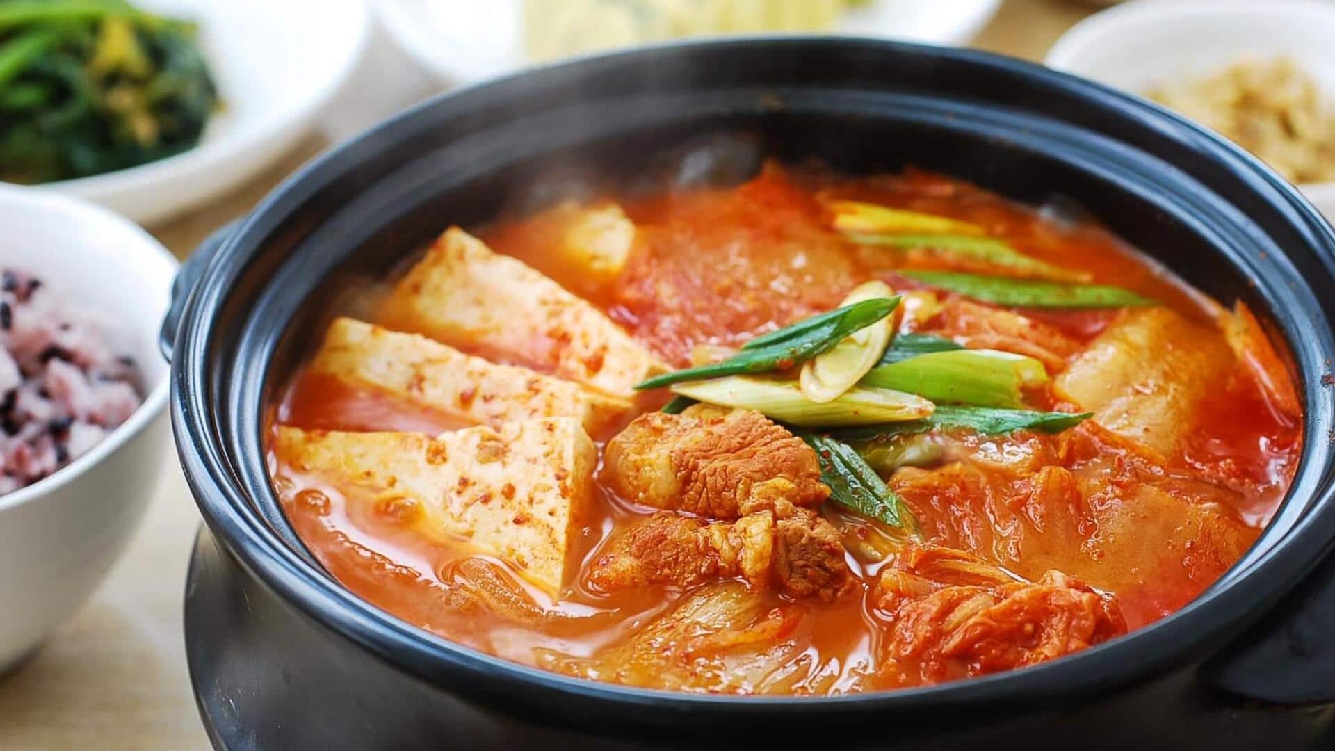 Cook Korean kimchi jjigae hotpot in 4 simple steps