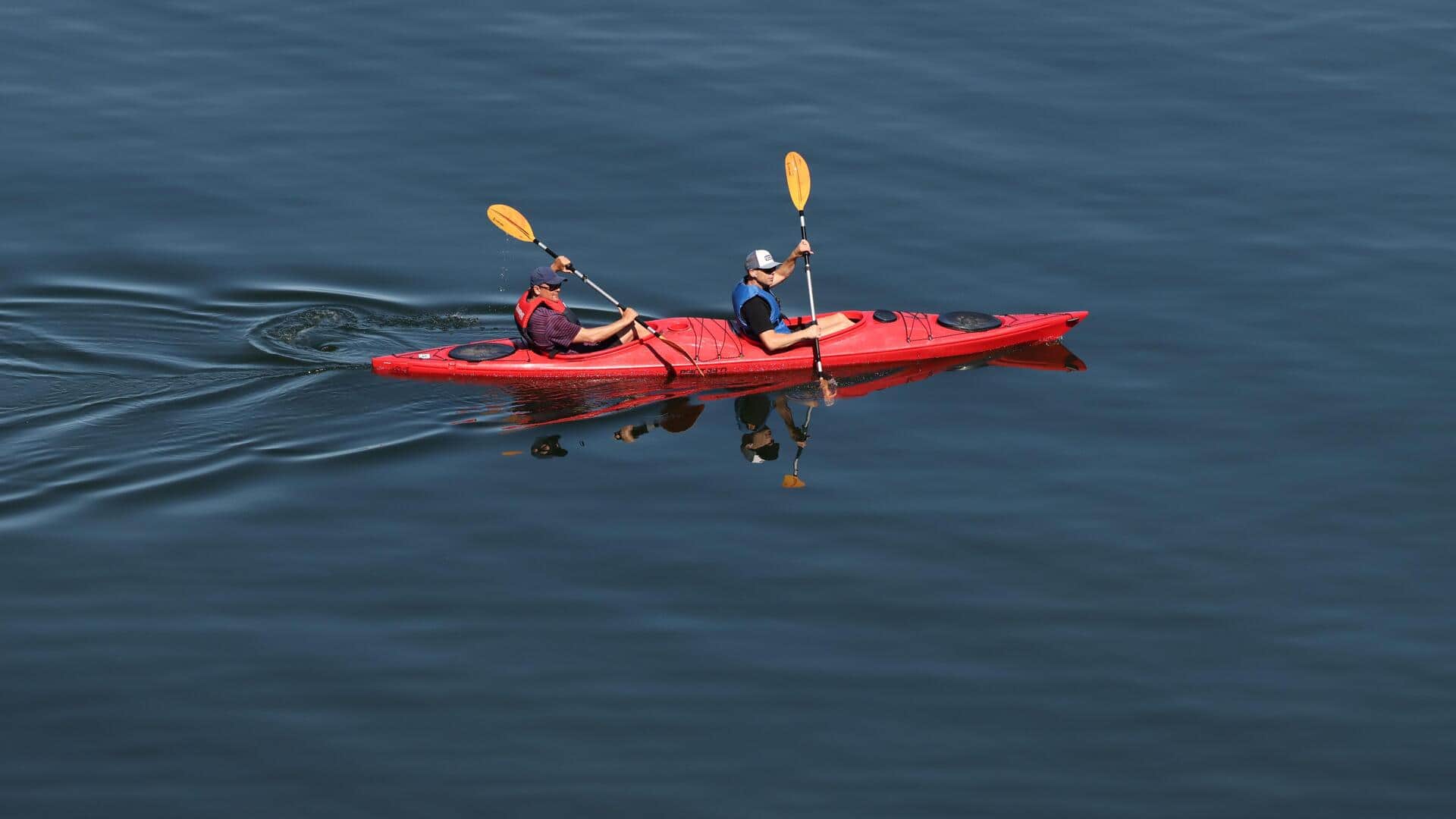 Kayaking or trekking: Which burns more calories?
