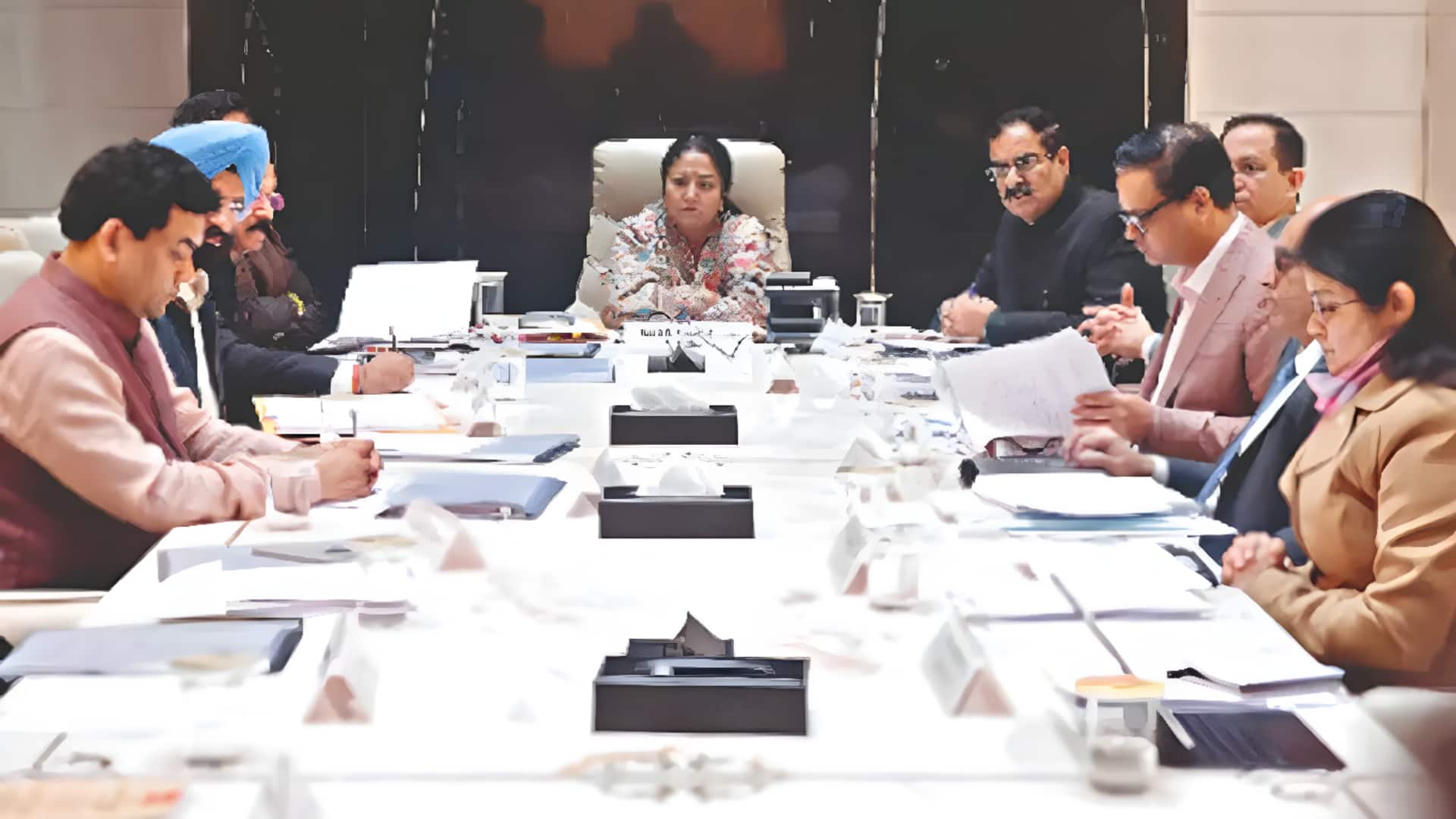 Delhi's air quality remains 'very poor,' pollution control measures underway