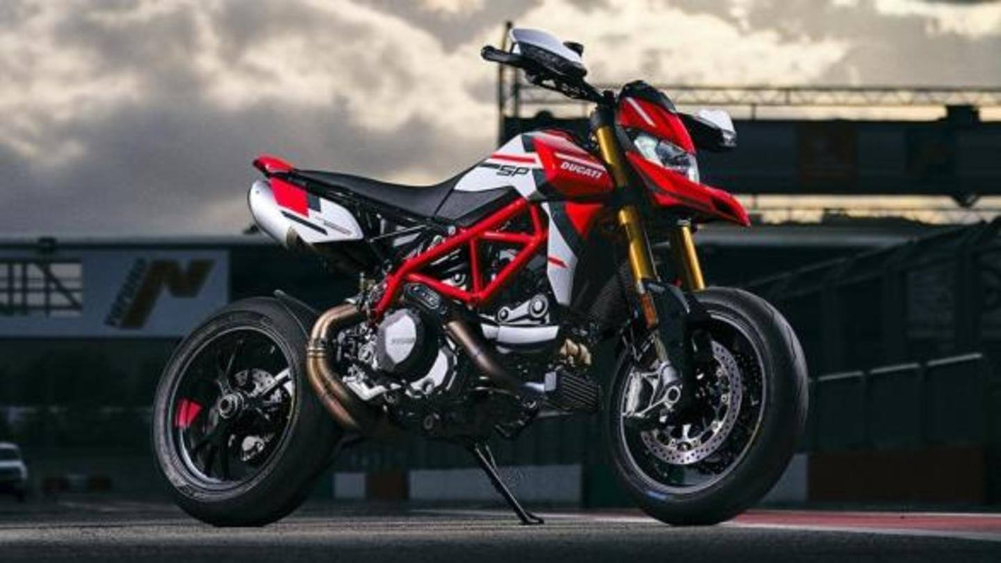 The bike has knuckle guards and full-LED lighting The bike has knuckle guards and full-LED lighting