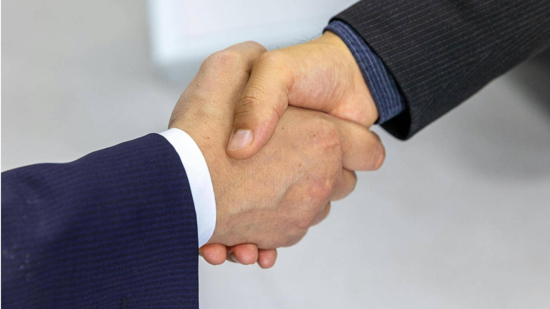 Simple handshake tips everyone should know