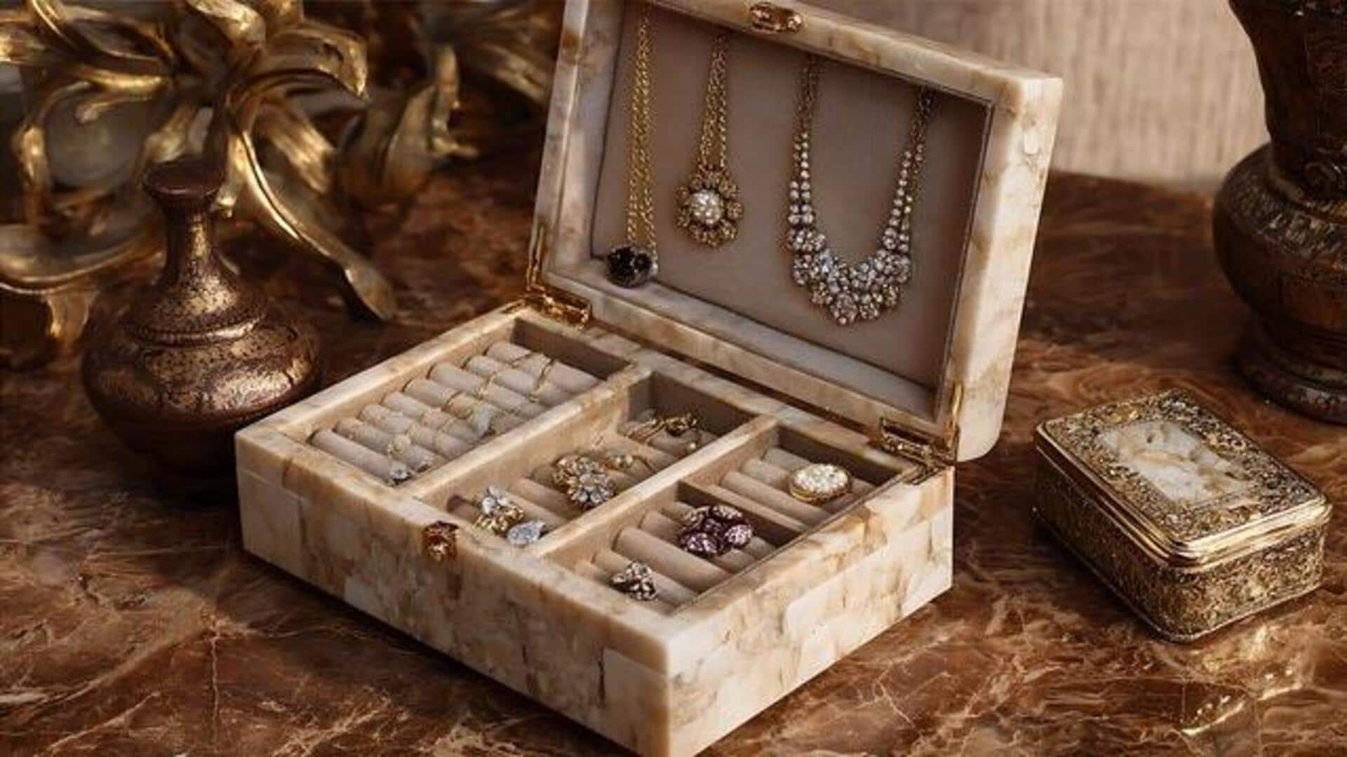 DIY: How to make jewelry boxes at home