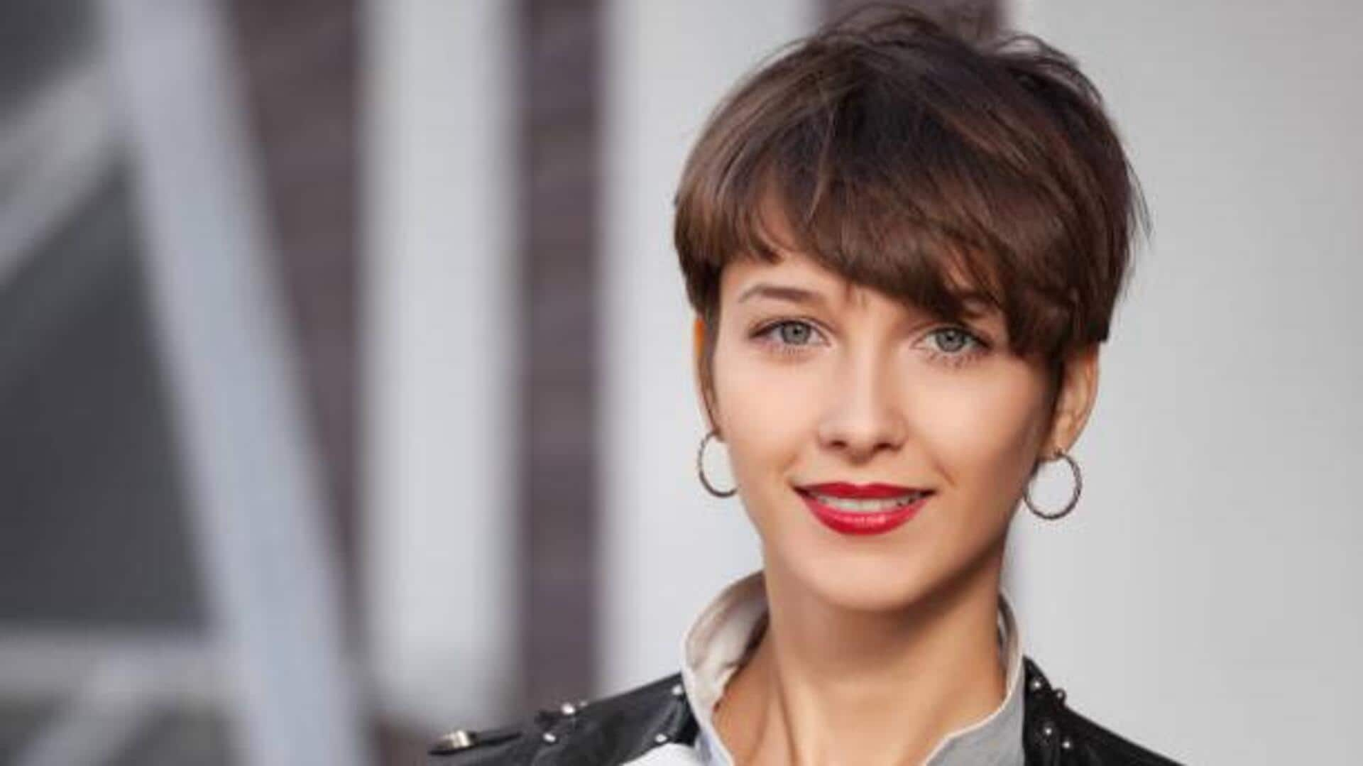 5 chic ways to style short hair 