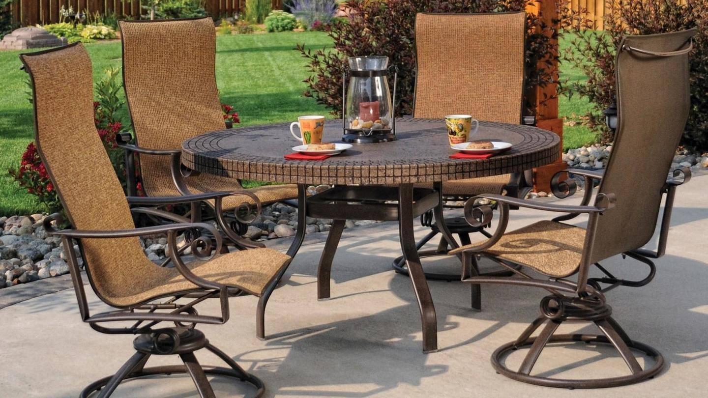 Tips to clean wrought iron and steel furniture at home