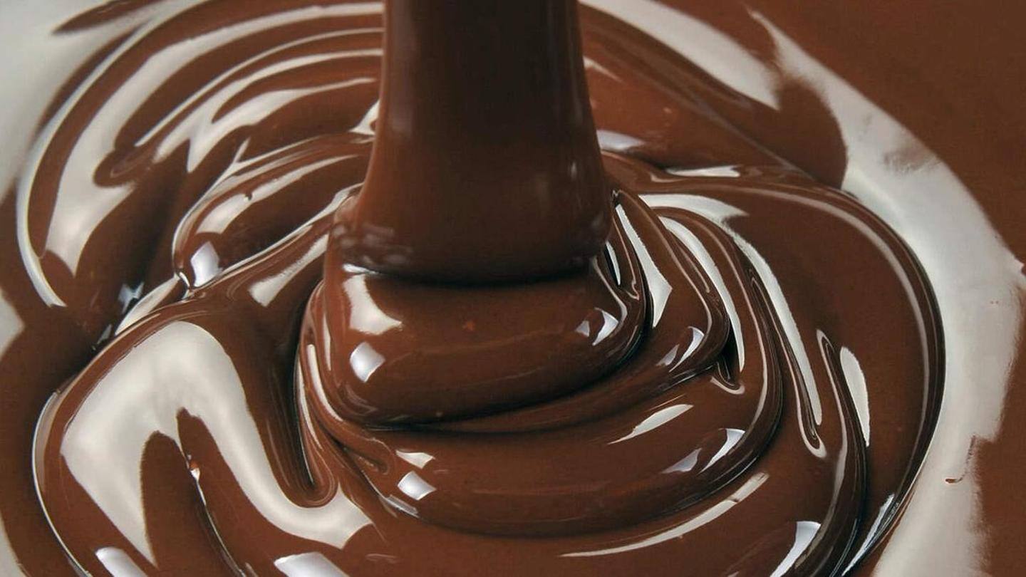 Which variety of chocolate has more flavonoids? Which variety of chocolate has more flavonoids?
