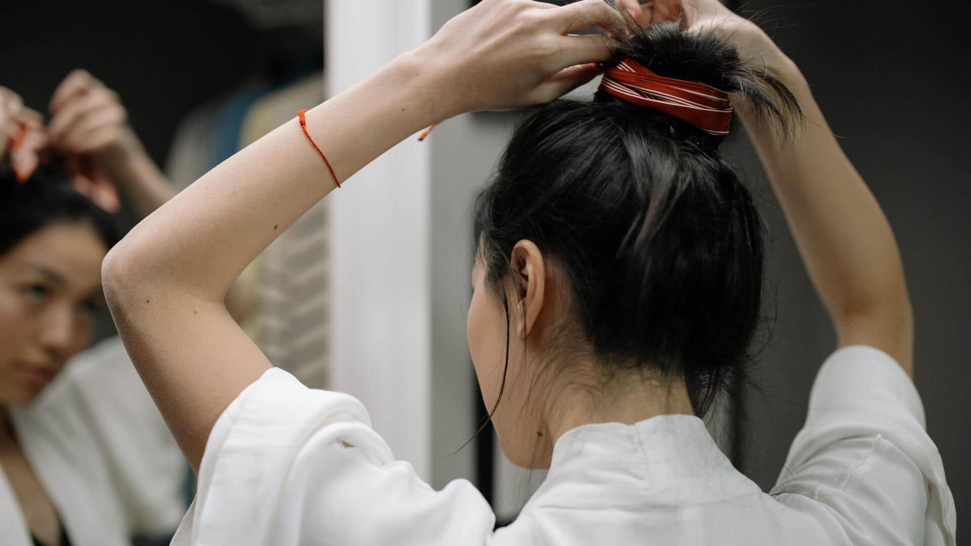 5 cute summer hairstyles to try with a scrunchie