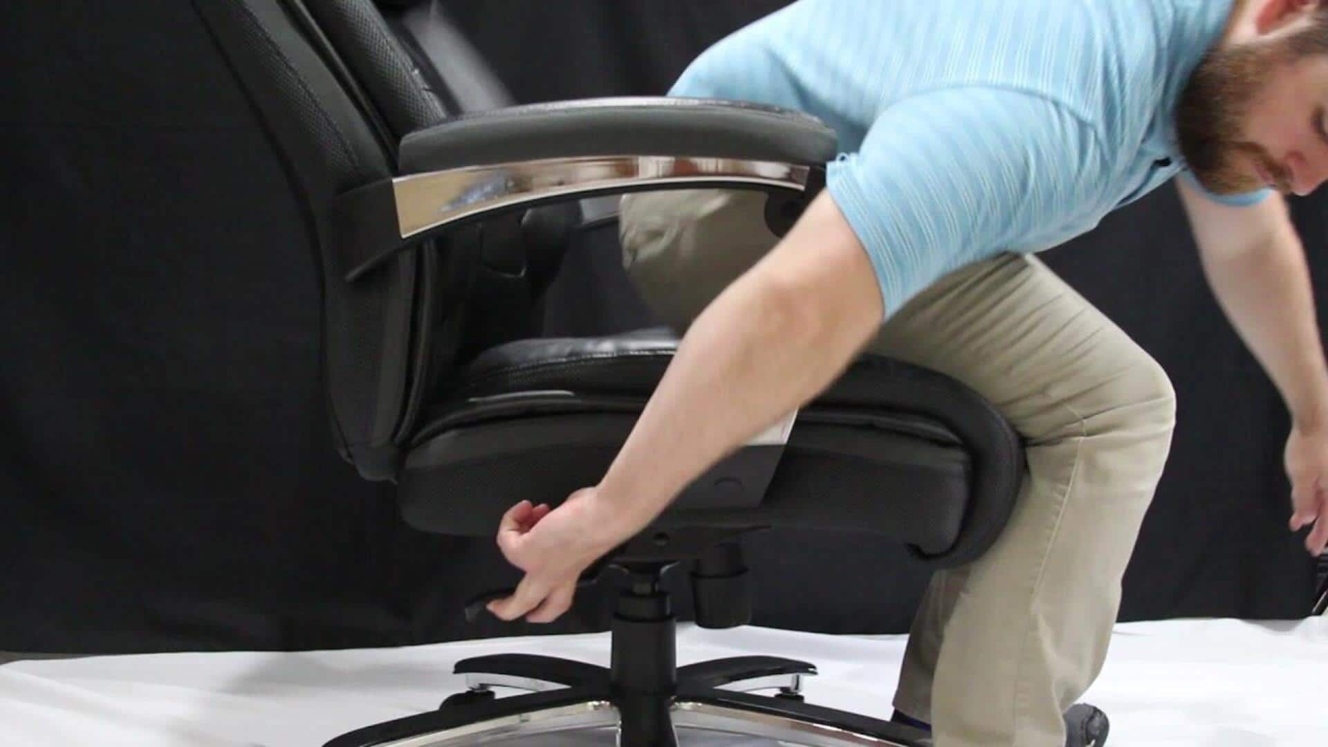 Swiveling your desk chair isn't just a boring work