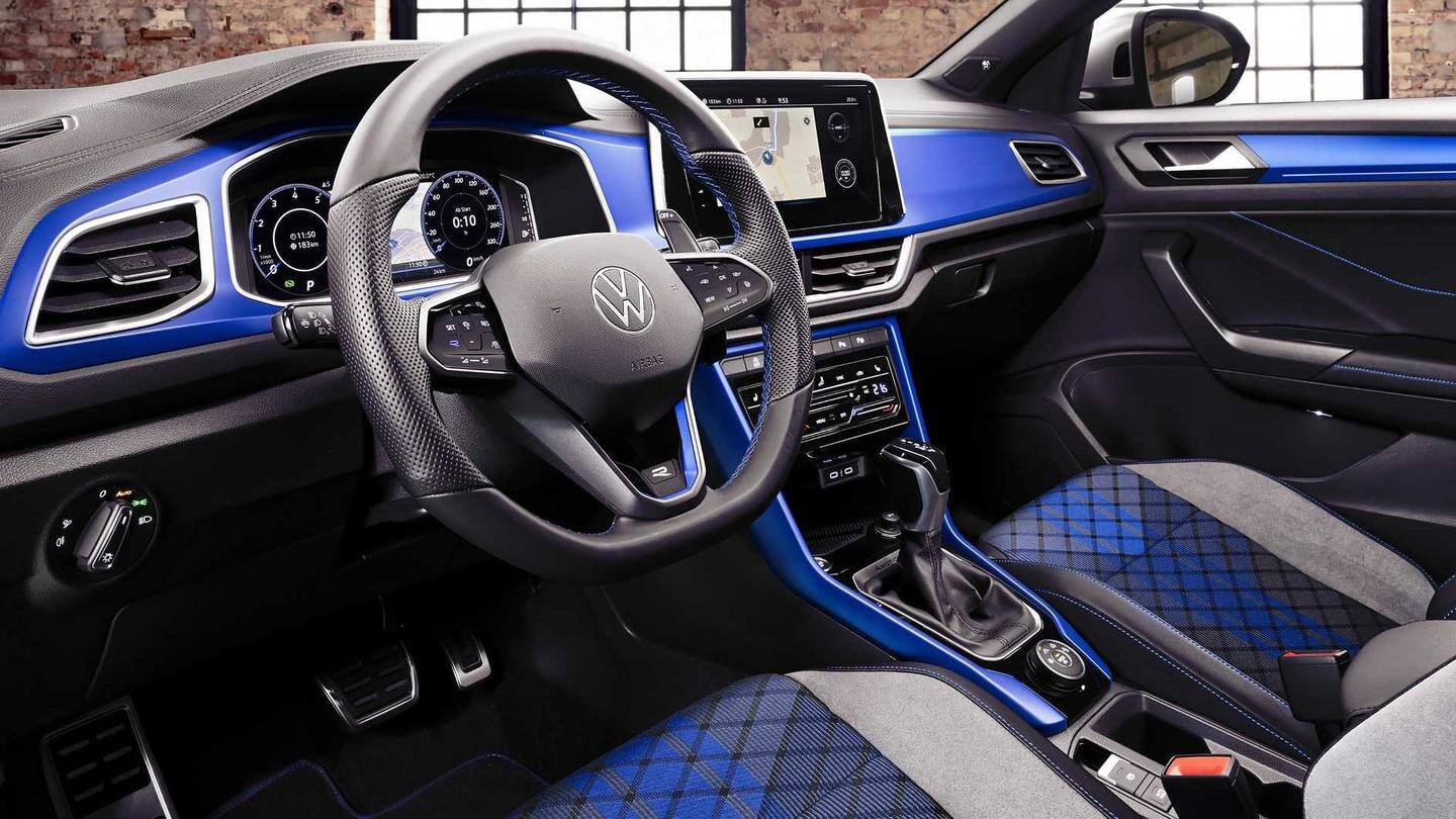 The vehicle gets a flat-bottom steering wheel and multiple airbags The vehicle gets a flat-bottom steering wheel and multiple airbags