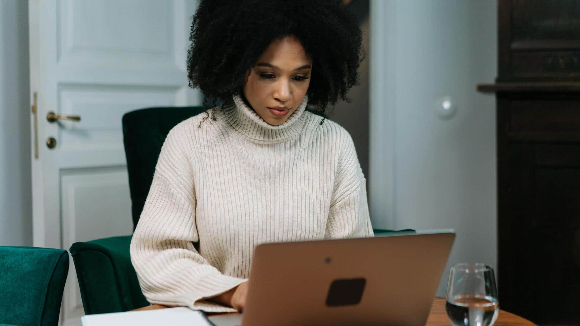 5 everyday exercises to undo the damage of tech neck