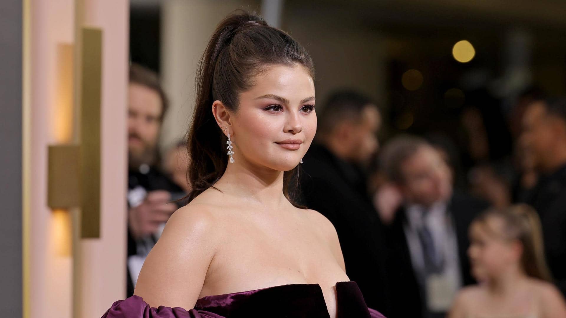 Selena Gomez teases new music, shares photos from Paris