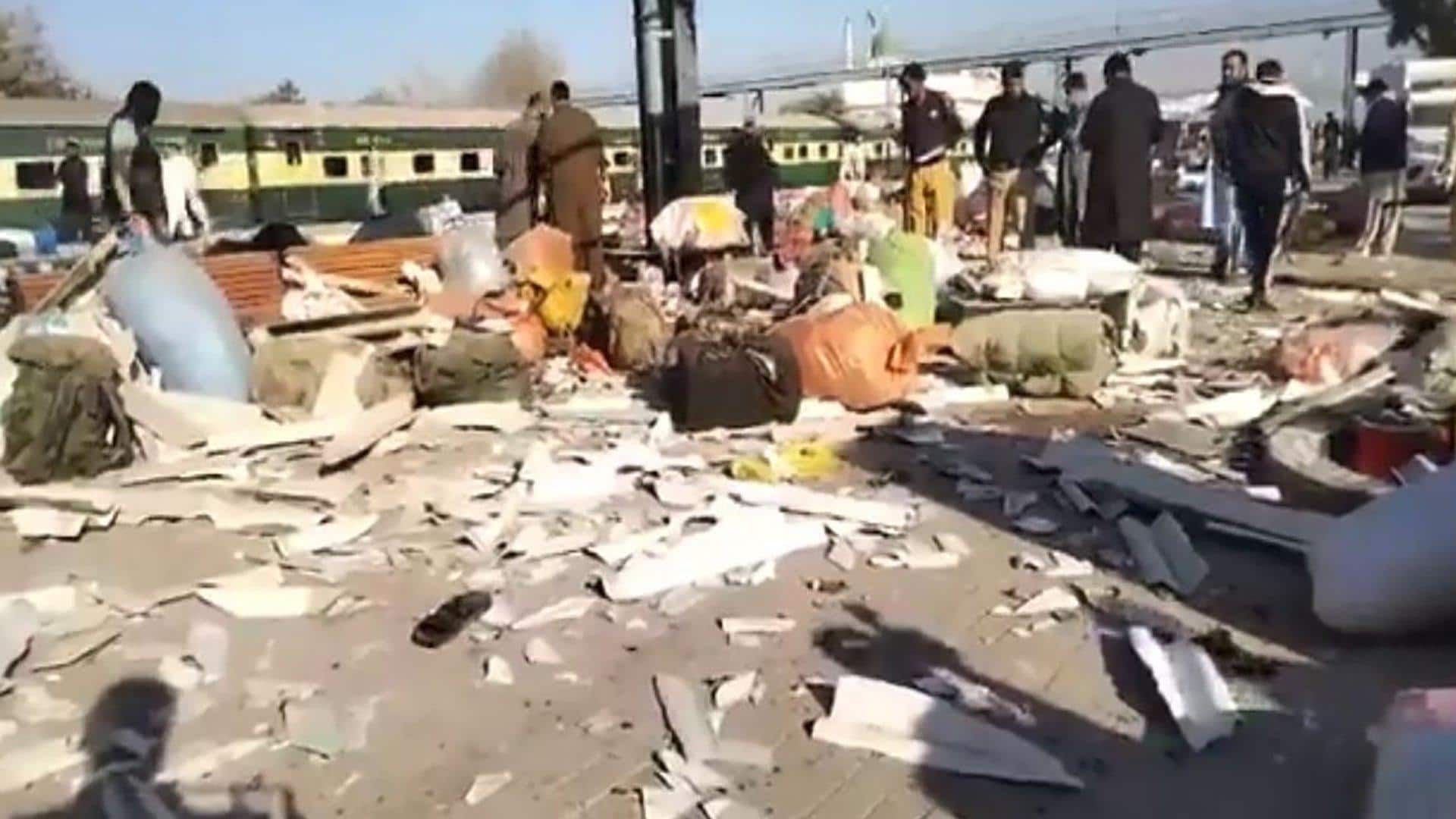 21 killed, 30 injured in railway station blast in Pakistan