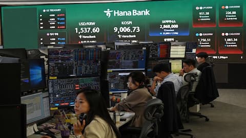 South Korea's Kospi index tumbles 8% as AI-driven sell-off deepens 