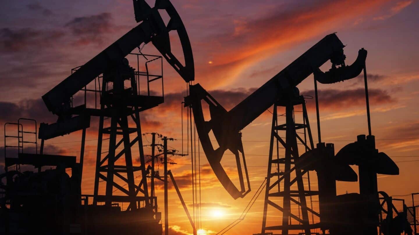 India's crude oil import dependence crosses 90%, raising economic risks 