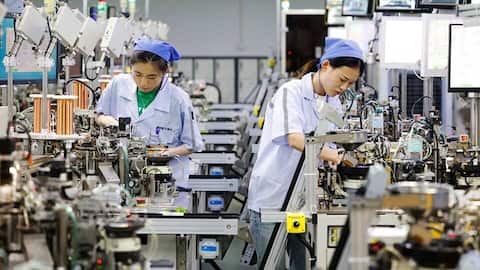 China manufacturing activity sinks to longest decline on record