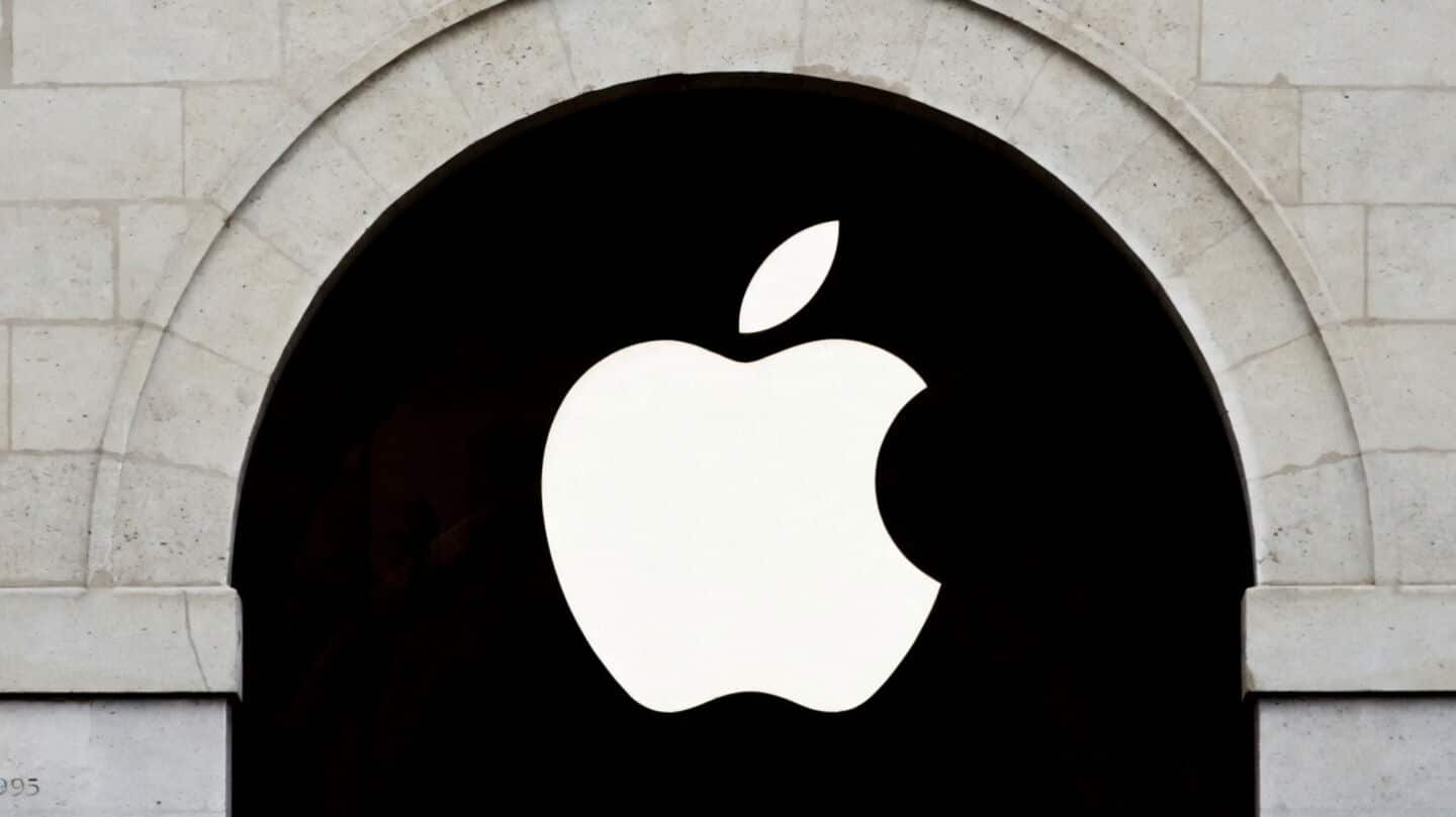 Apple removes Russian social network VKontakte from App Store