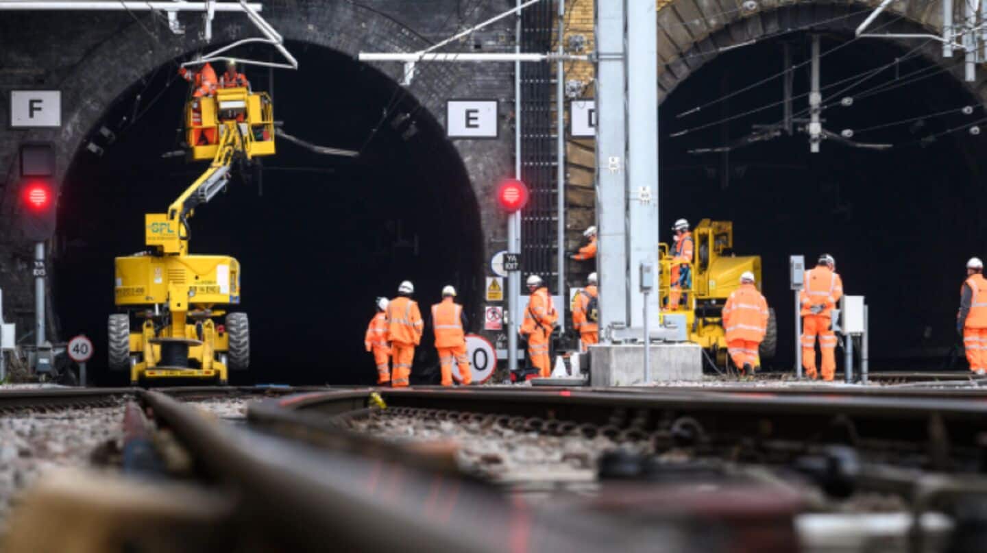 No more dropped calls on trains, UK aims for fix No more dropped calls on trains, UK aims for fix