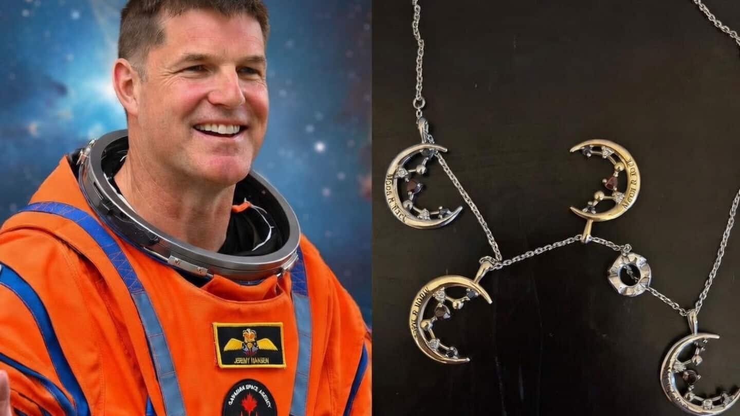 NASA astronauts pack personal items for Artemis II mission