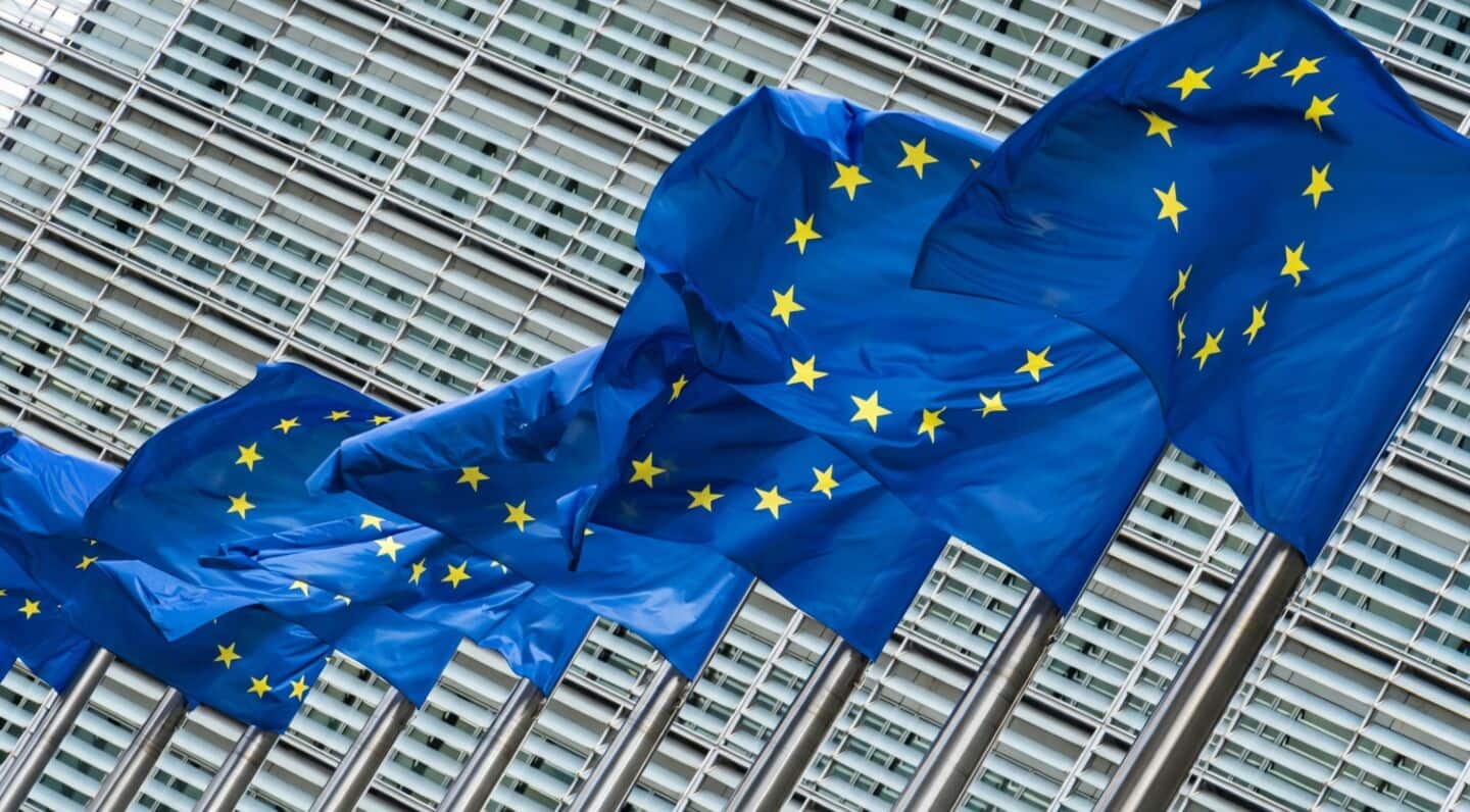 Smartwatches, wearables spared from EU's replaceable battery rule