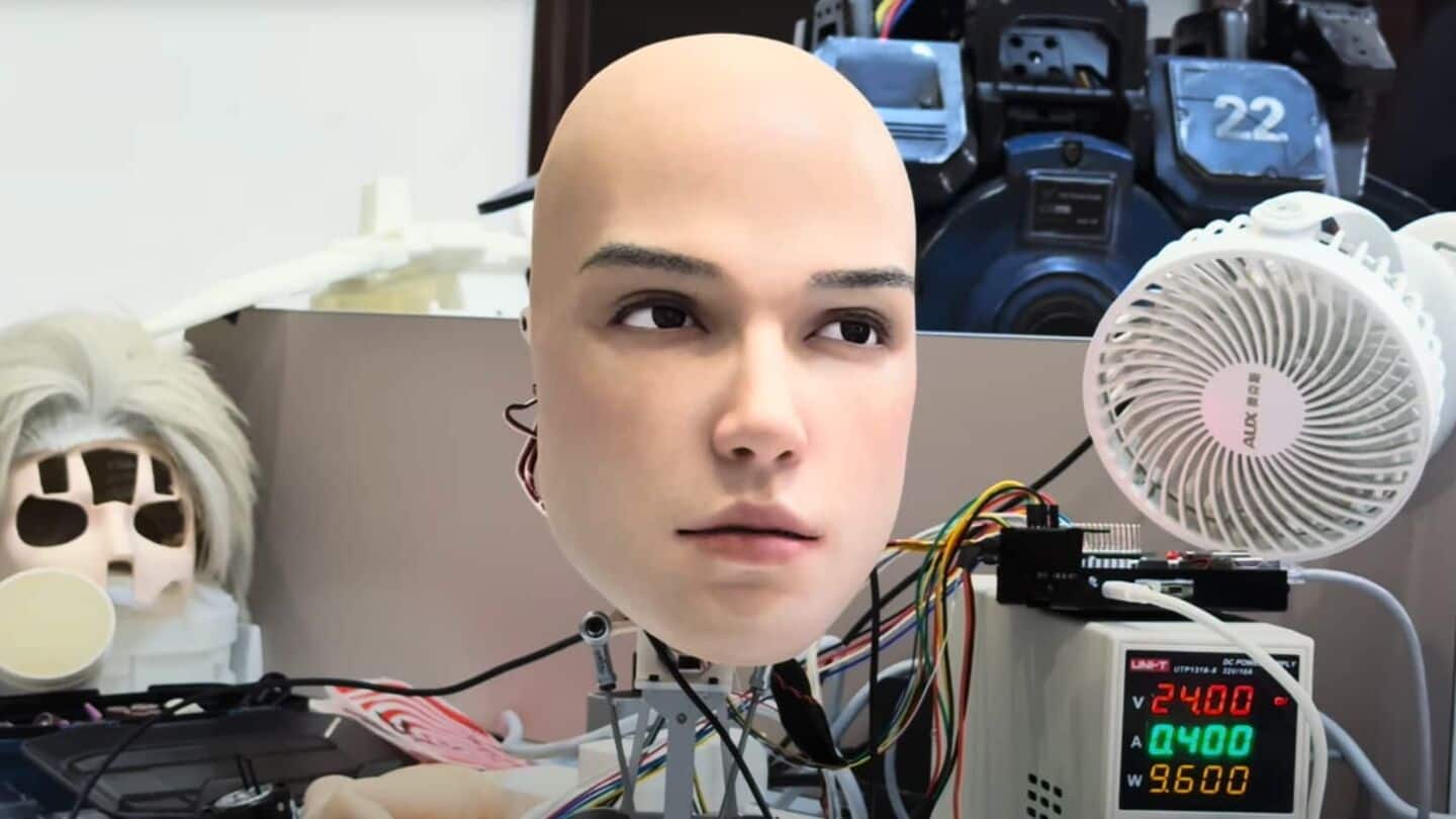 This humanoid robot head can mimic your expressions, subtle movements