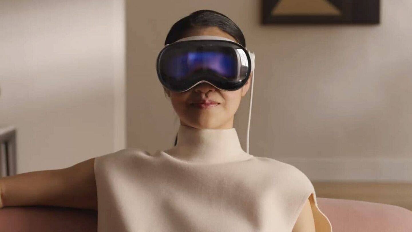 Apple Vision Pro will soon let users scroll with eyes