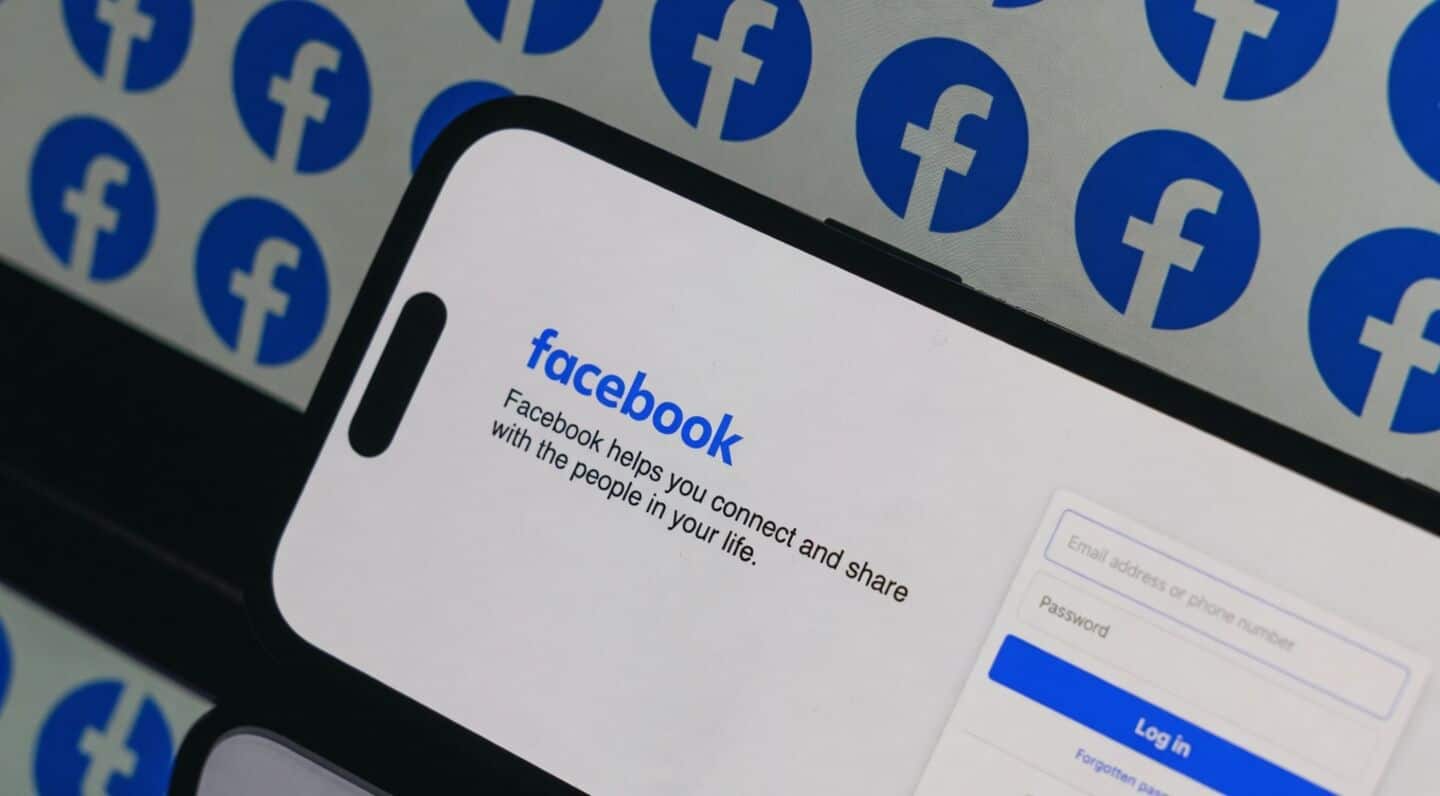 Facebook, Instagram down for users globally