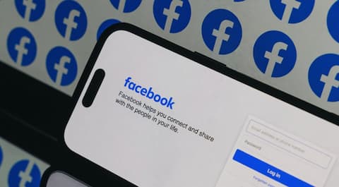 Facebook, Instagram down for users globally