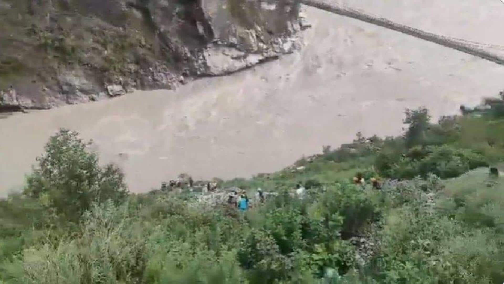 1 killed, several missing after bus falls into Uttarakhand river 1 killed, several missing after bus falls into Uttarakhand river