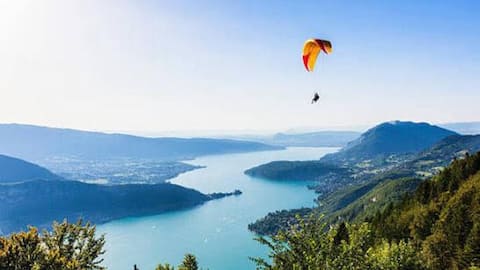 Explore Rwanda's stunning volcanoes through paragliding 