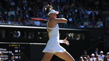 2022 Wimbledon: Elena Rybakina beats Simona Halep to reach final