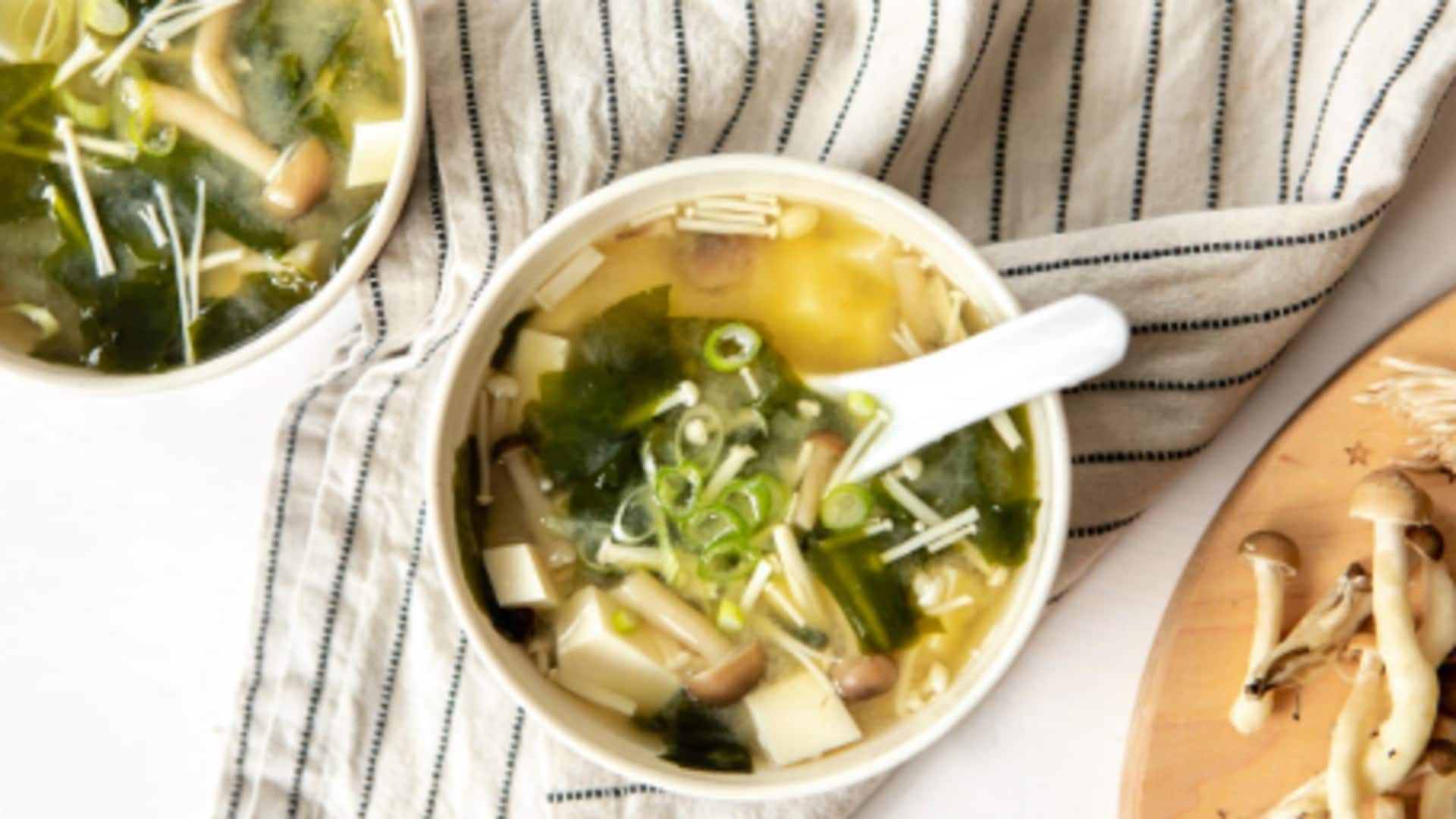 Vegan probiotic miso soup: Benefits and how to make it