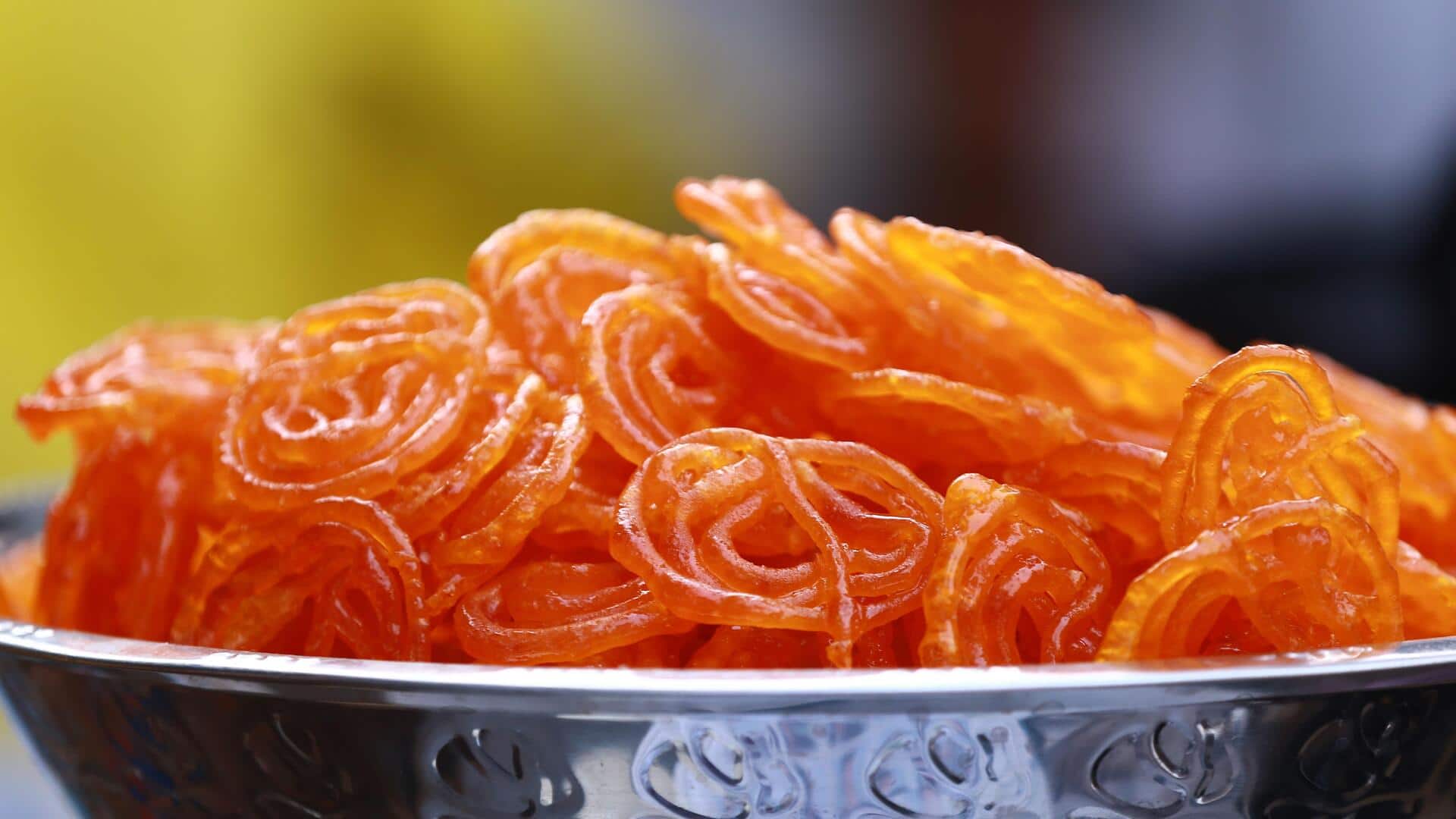 Jalebi-fafda: A classic sweet and savory treat