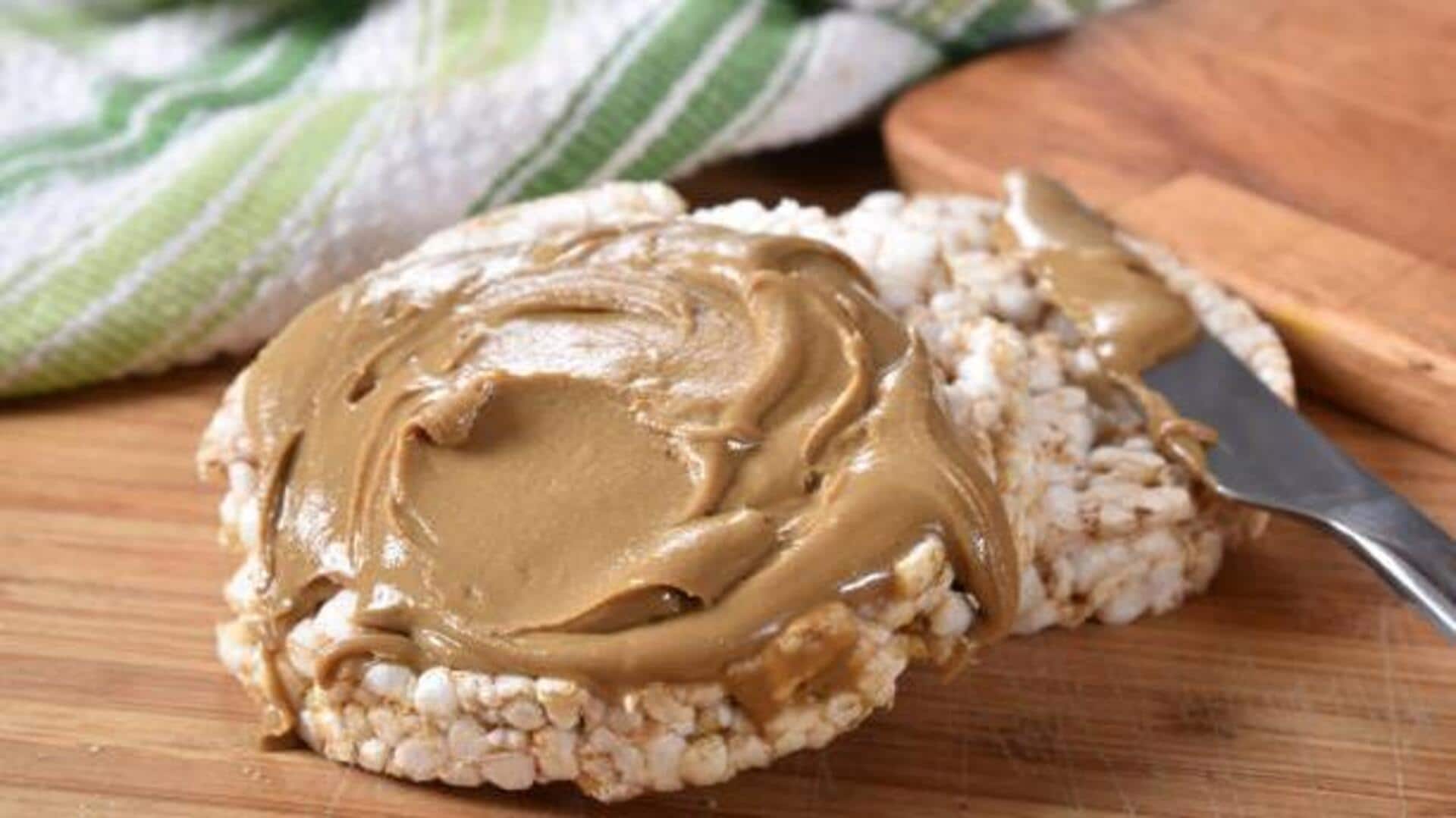 Healthy snacks 101: Rice cakes with nut butter Healthy snacks 101: Rice cakes with nut butter