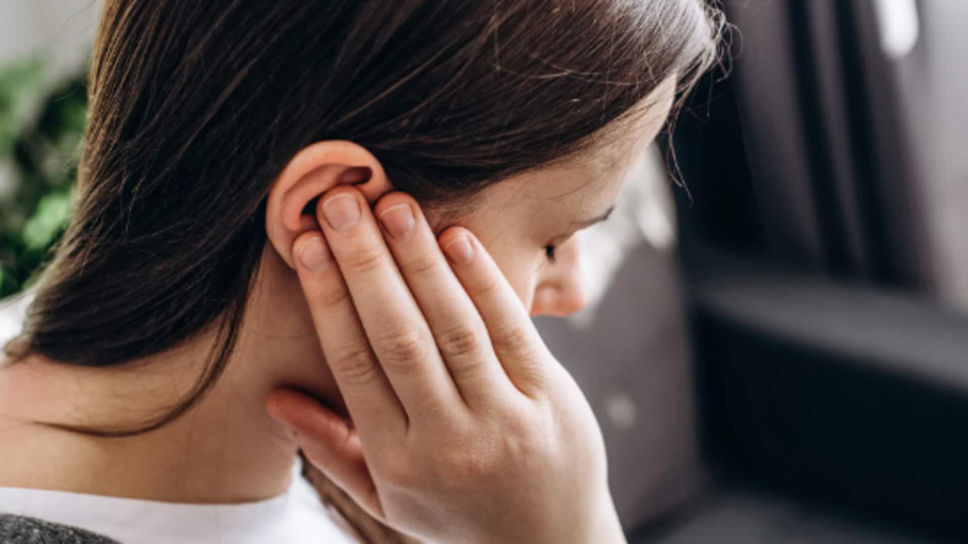 Fix ear pain with onion juice