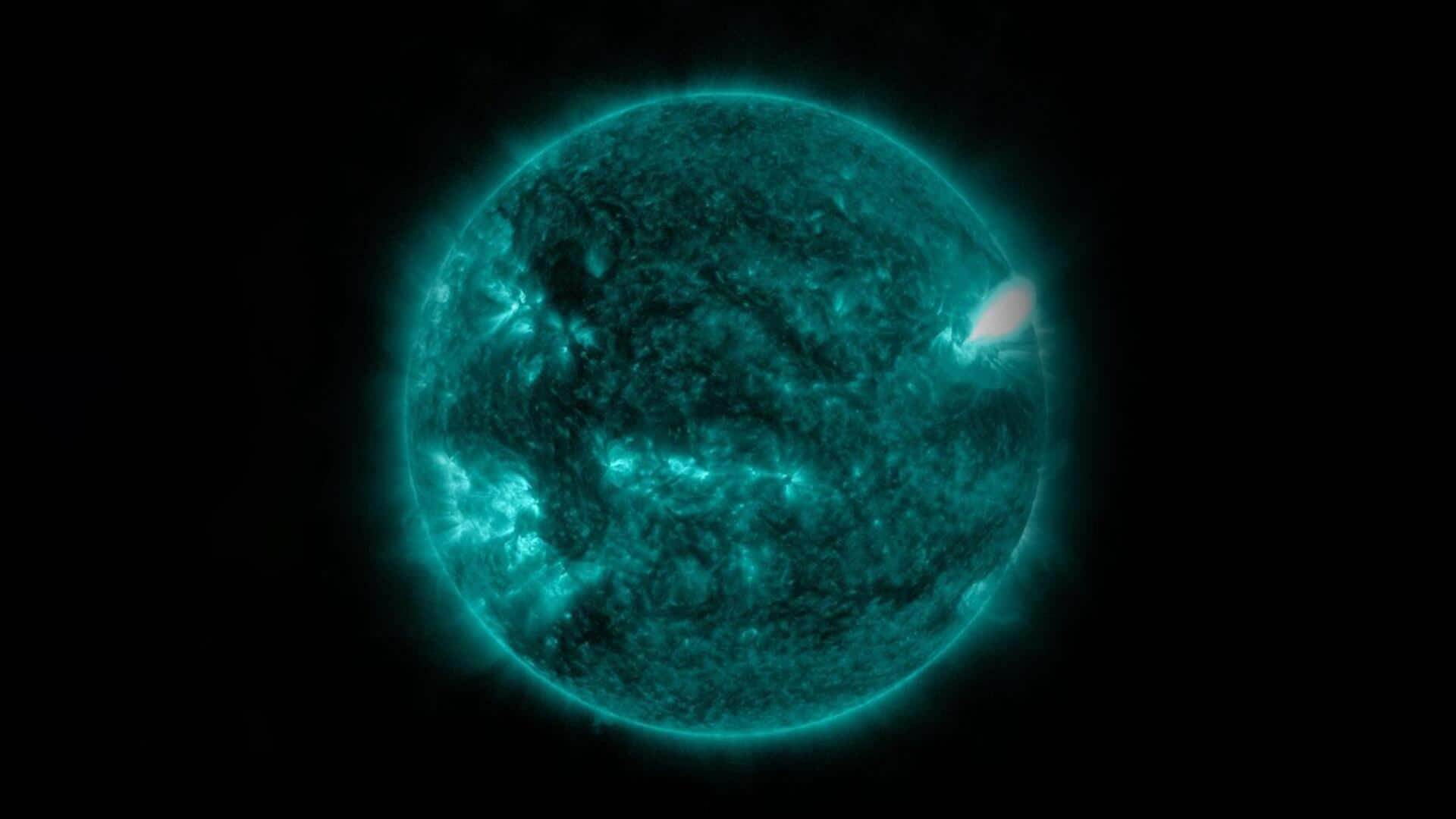 Sun expels X-class solar flare causing radio blackouts in US