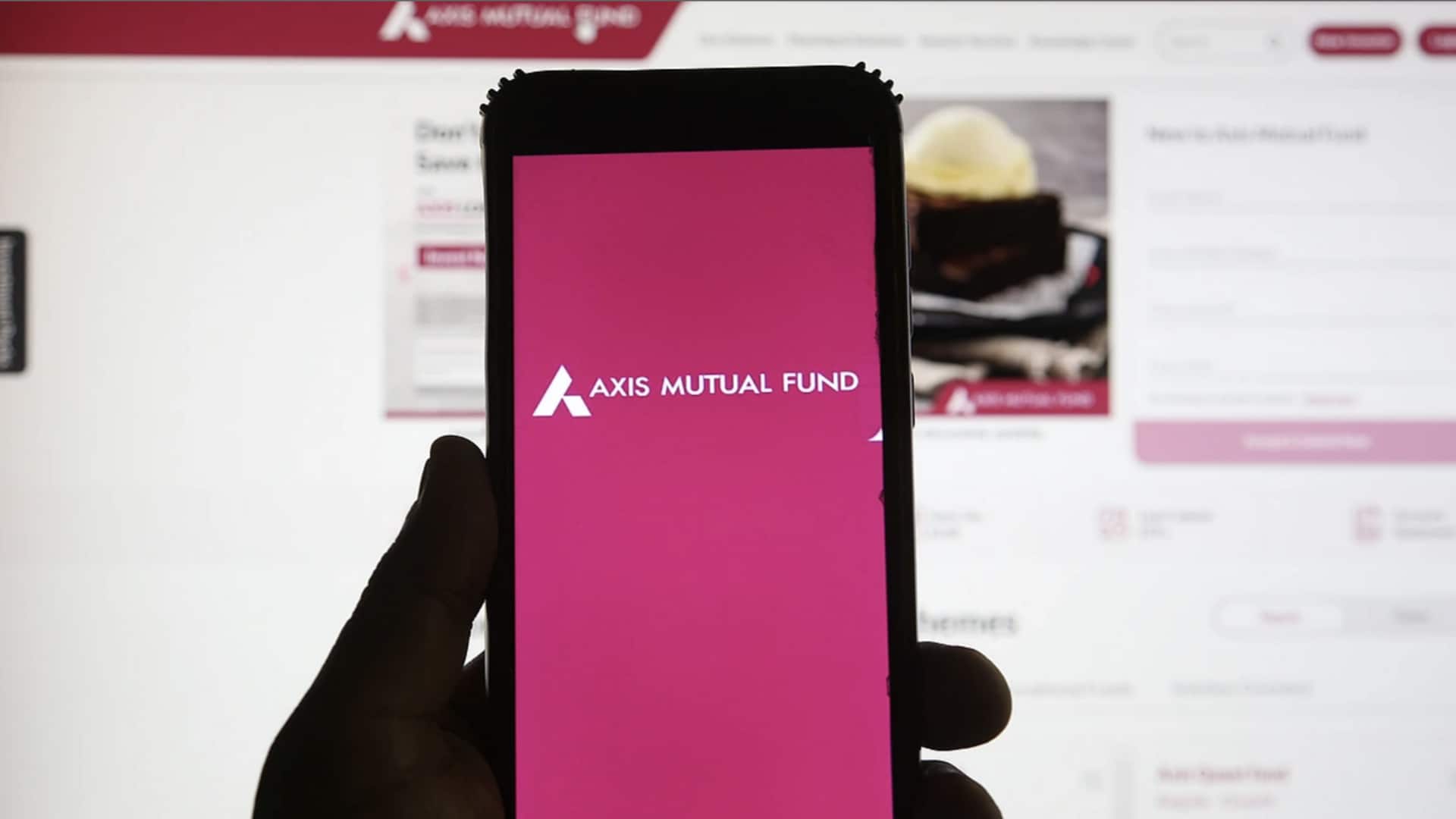 Axis Mutual Fund lets beginners invest with only ₹100